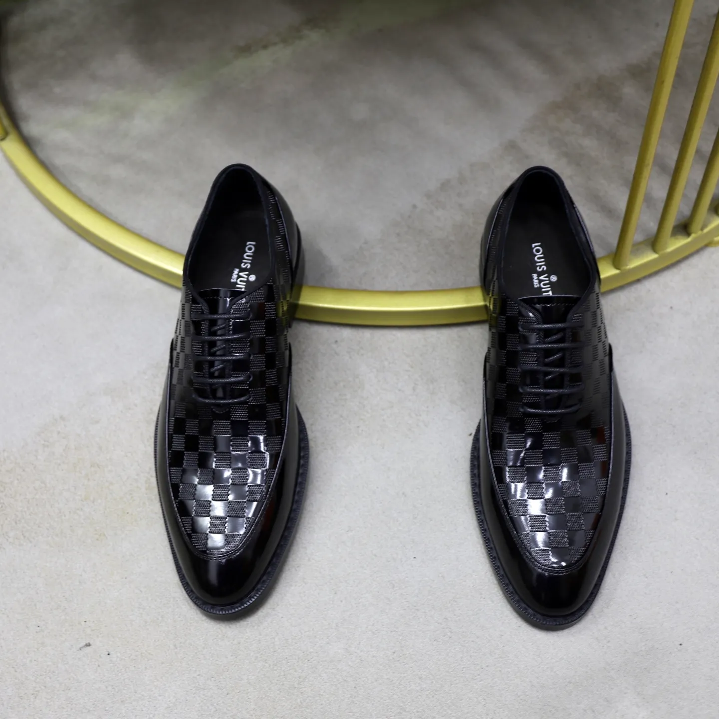 Men's shoes: 280🙅‍♂️🙅‍♂️🙅‍♂️Niuli Brand: LV Louis Vuitton Size: 39-44 (38, 45, 46 can be customized) Level: Counter classic Material: Original soft cowhide upper Comfortable cowhide lining Original lightweight outsole Style category: Formal business casual driving leather shoes Color: Color of the actual picture